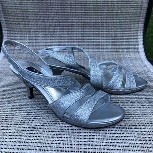 Nina NY Silver Sparkle Kitten Heel Sandal Sz 6